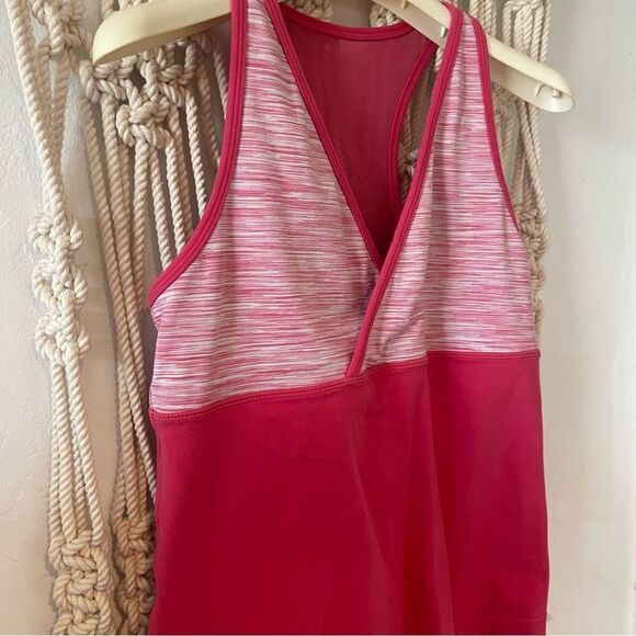 Lululemon Women’s Deep Breath Tank Size 12 Pink Deep V Yoga Top W/ Shelf Bra - Picture 3 of 7